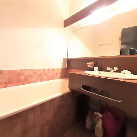 Cosy Pour 6 Pers. Avec Tv, Kitchenette Equipee Et Casier A A Piau-engaly - Fr-1-457-319